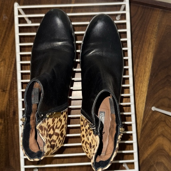 WOMANS BLONDO BLACK LEATHER AND LEOPARD BOOTIES SHORT BOOTS 10 M - Picture 5 of 12